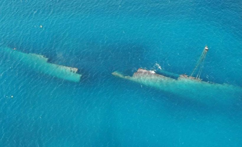 snorkling around the ss-antilla, a wreck near aruba.